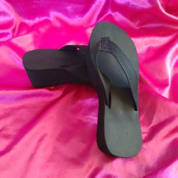 Black platform/pin up sandals - Picture 1 of 3